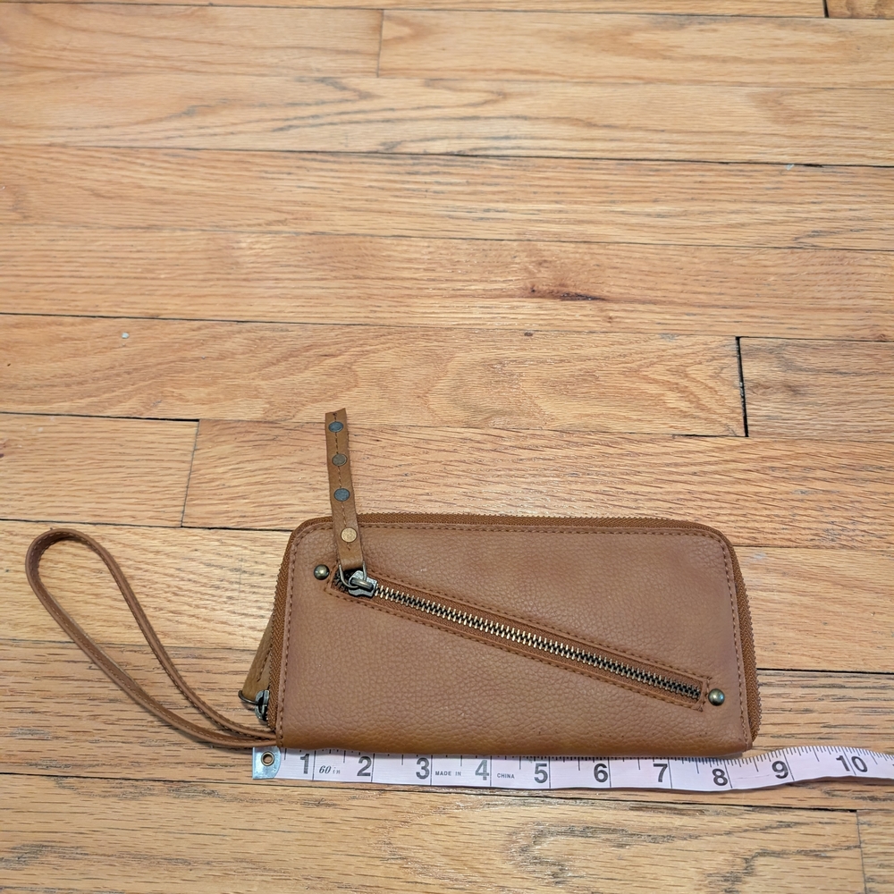 Brown Wristlet with Zipper Detail